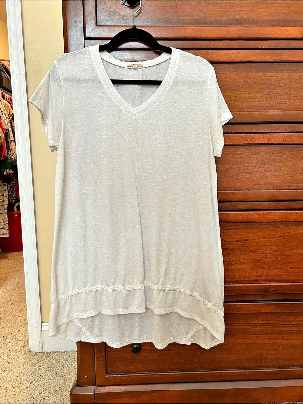Look-Book Women's White V-Neck Tunic Size Large
Pit to pit 21”
Length “29-30
